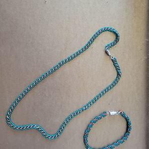 Necklace and bracelet set